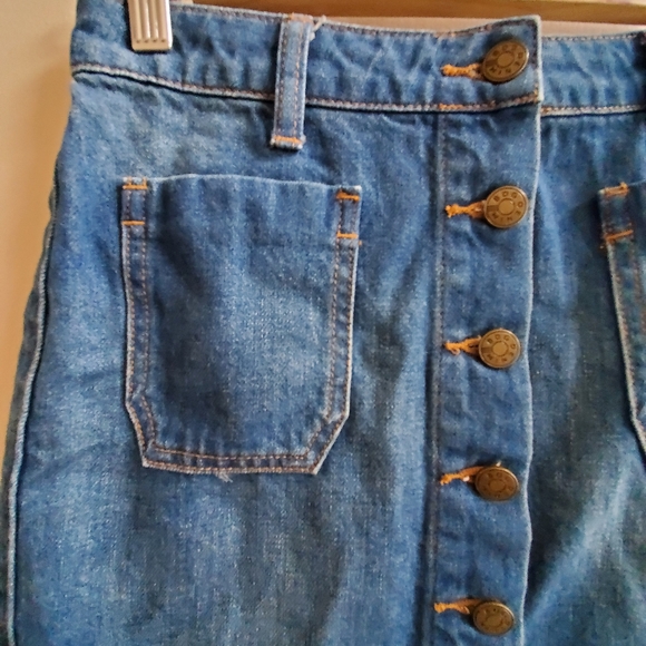 BDG mini jean skirt with button FR opening, XS - Picture 3 of 6